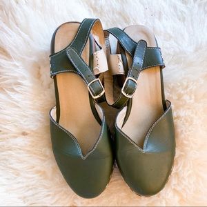 Green Clogs / 7.5